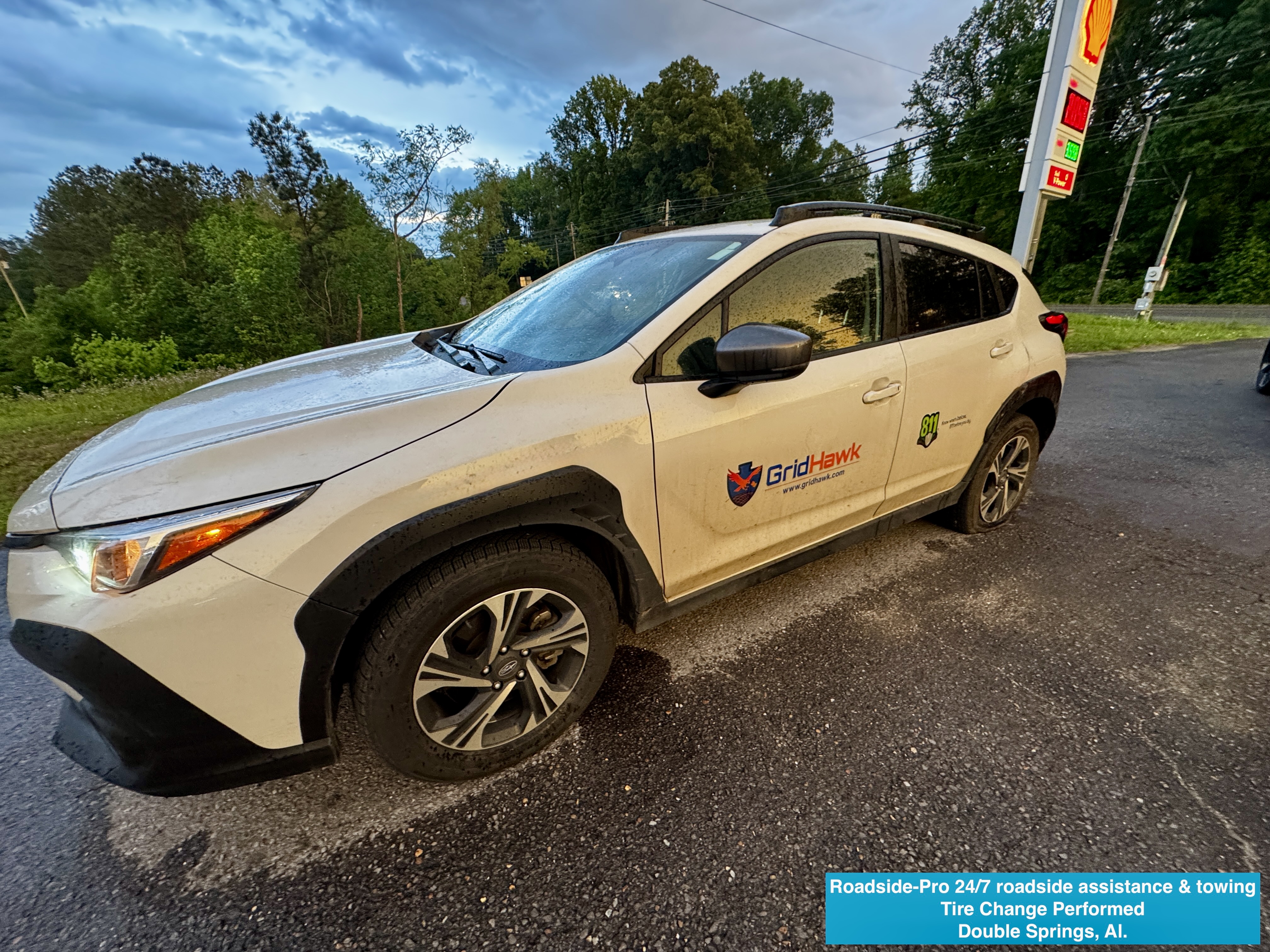 Roadside-Pro 24/7 roadside assistance & towing performing a jump start