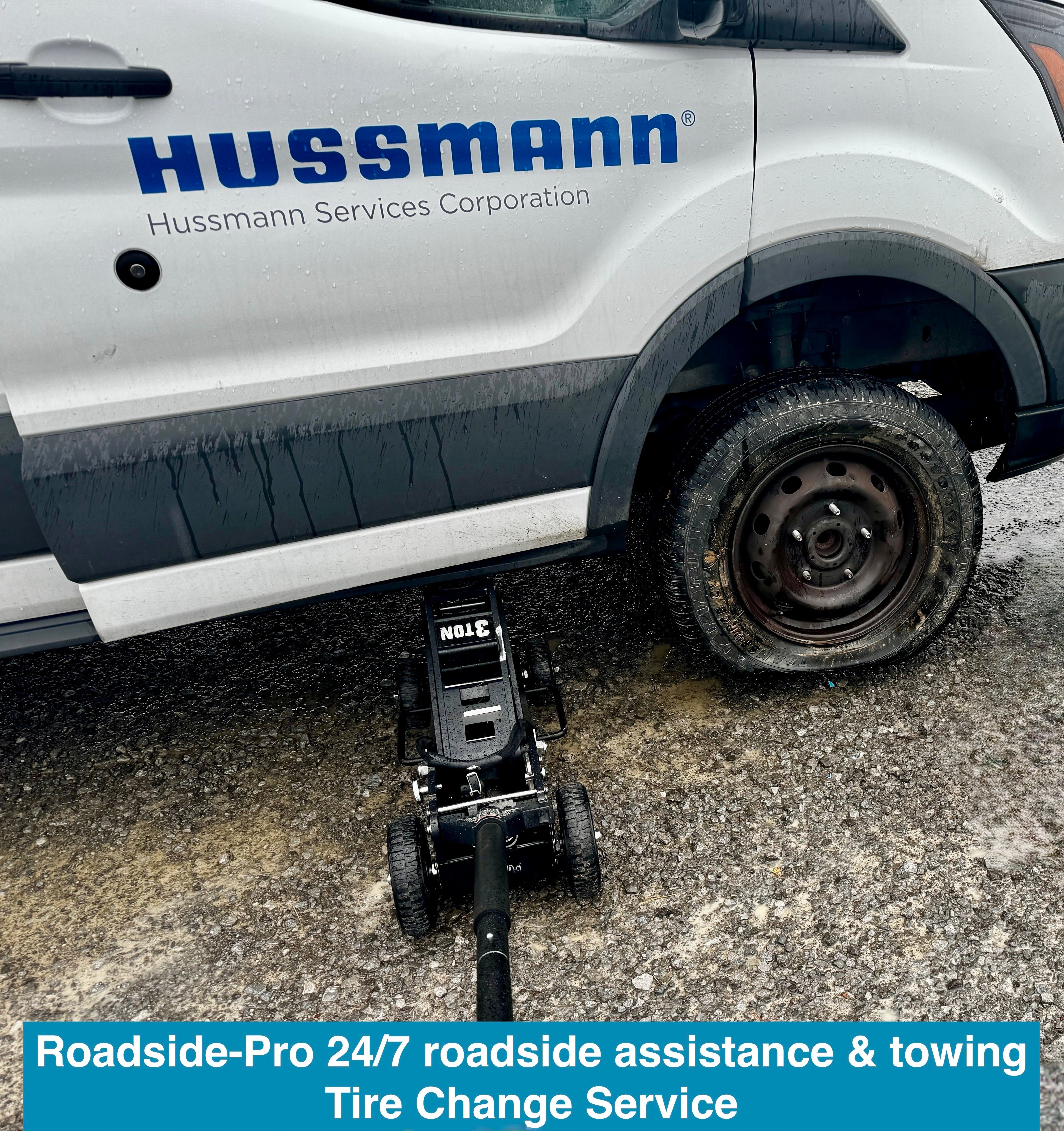 Roadside-Pro 24/7 roadside assistance & towing providing tire change service