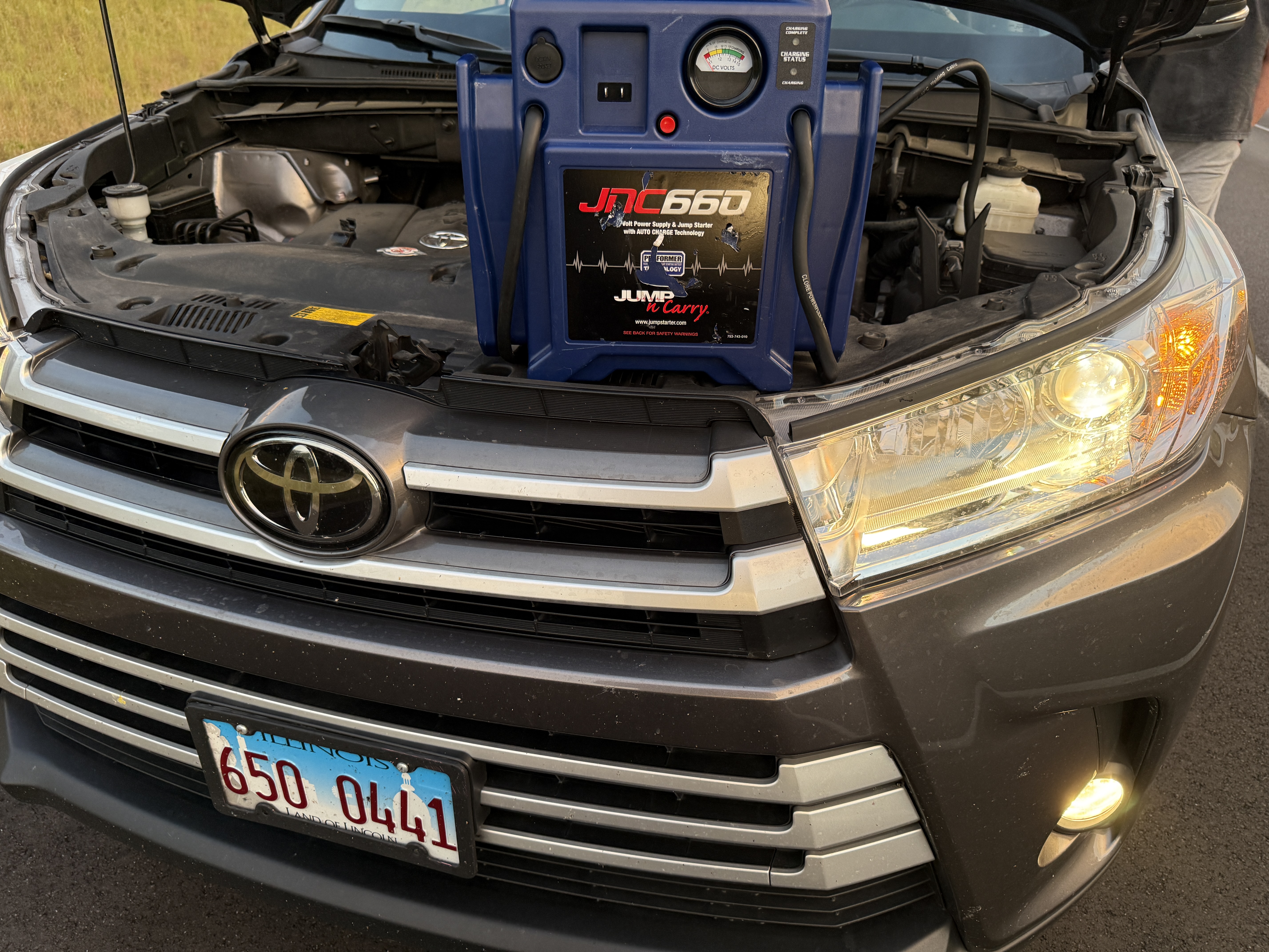 Roadside-Pro Performing A Battery Jump Start In Hartselle, Al.