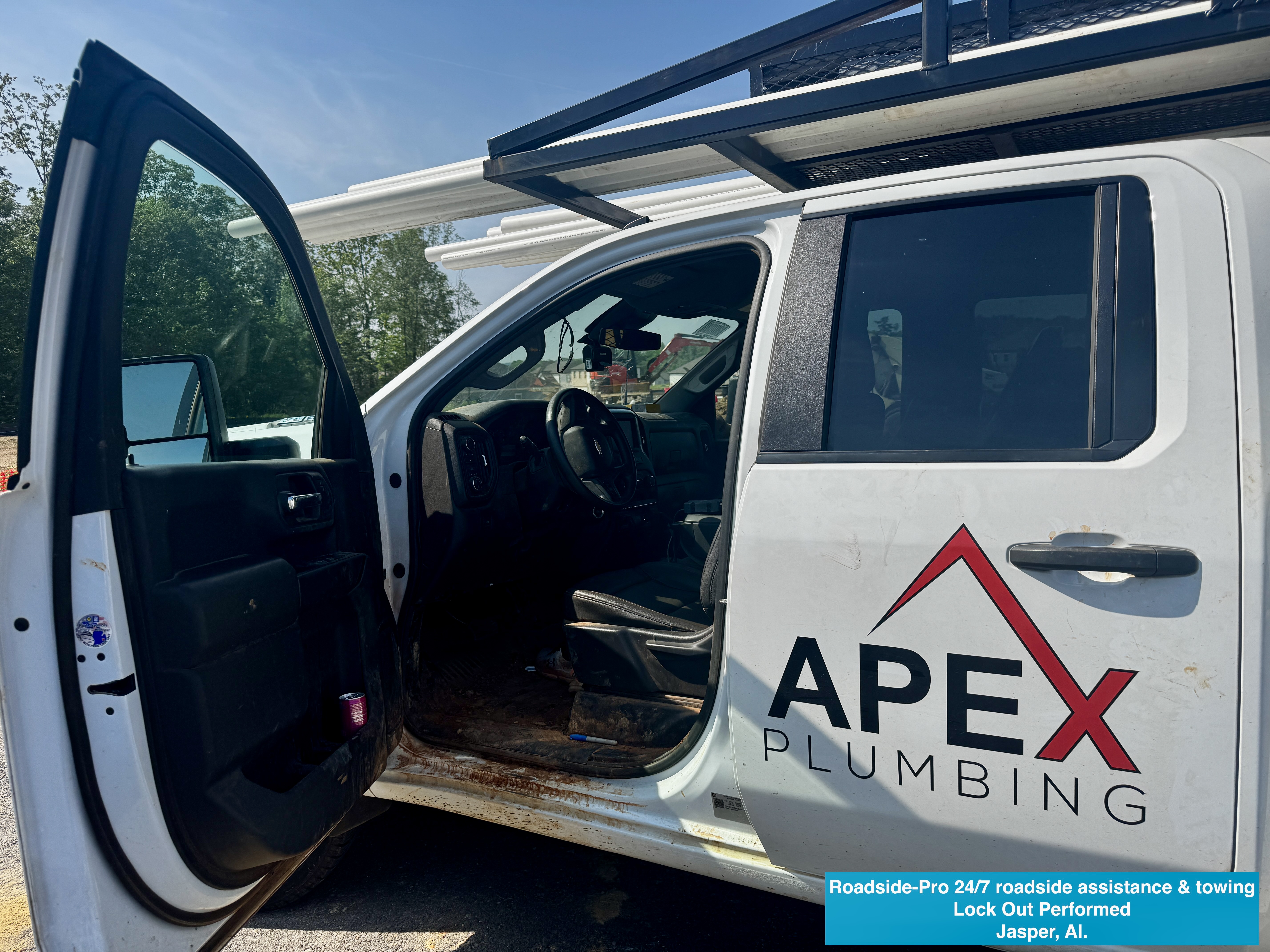 Roadside-Pro 24/7 roadside assistance & towing performing a lock out
